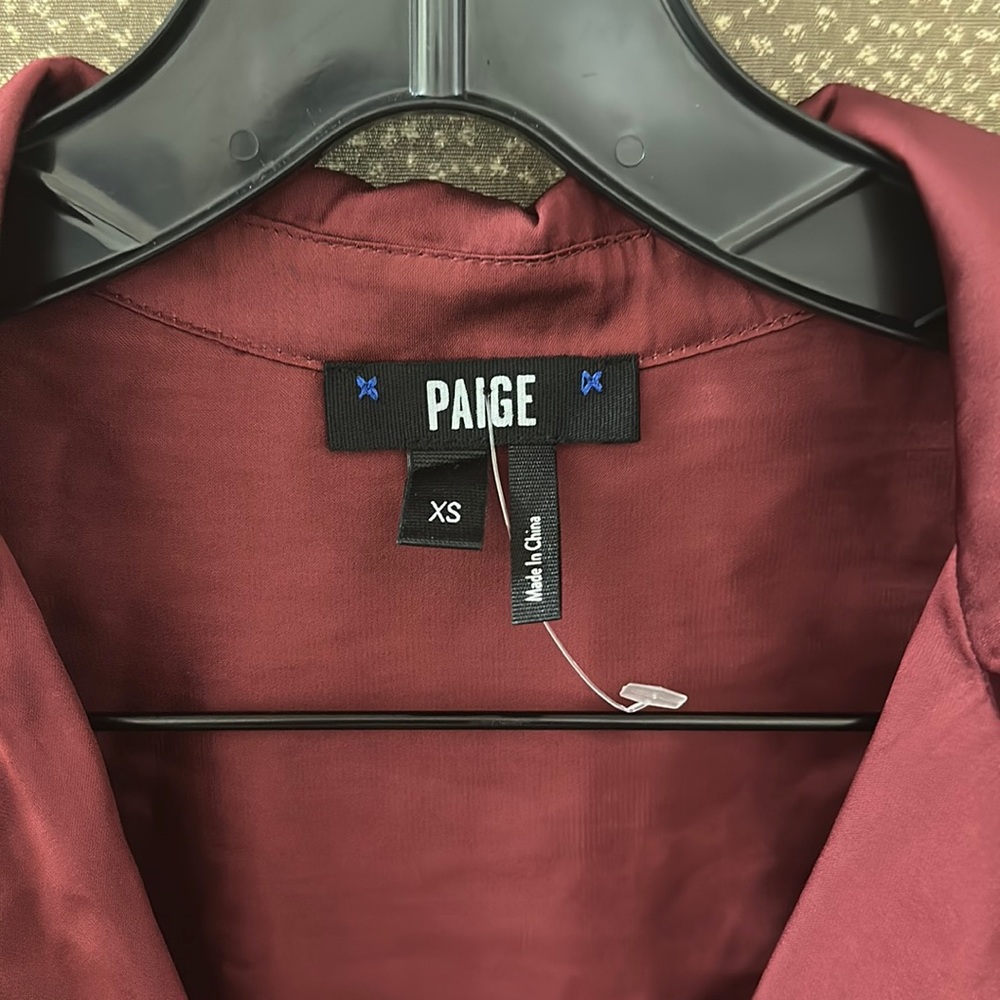 🔥🔥🔥NEW Paige Silk-like Button Down Shirt Blouse - Picture 2 of 7